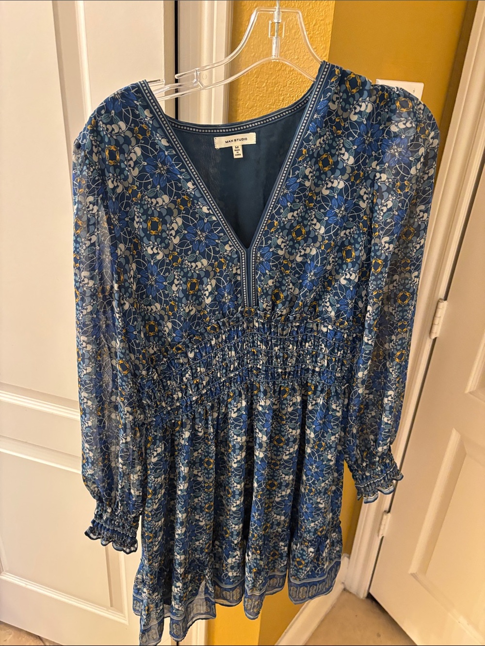 Max Studio Blue Floral Long Sleeve V-Neck Dress - m